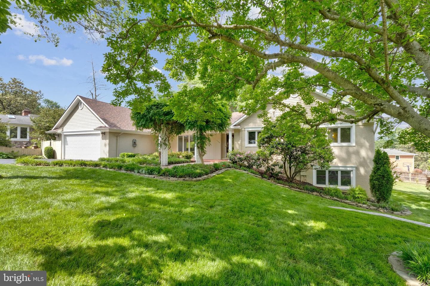 1102 Clover Drive photo 2