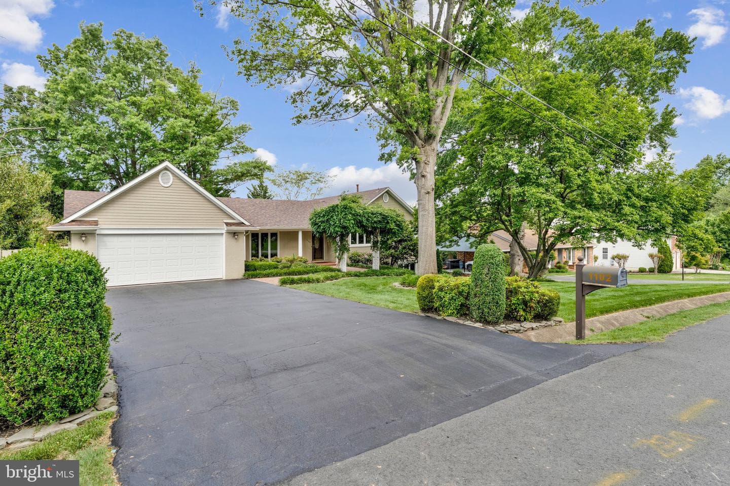 1102 Clover Drive photo 5