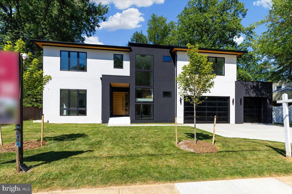 1002 Avery Court SW photo 3