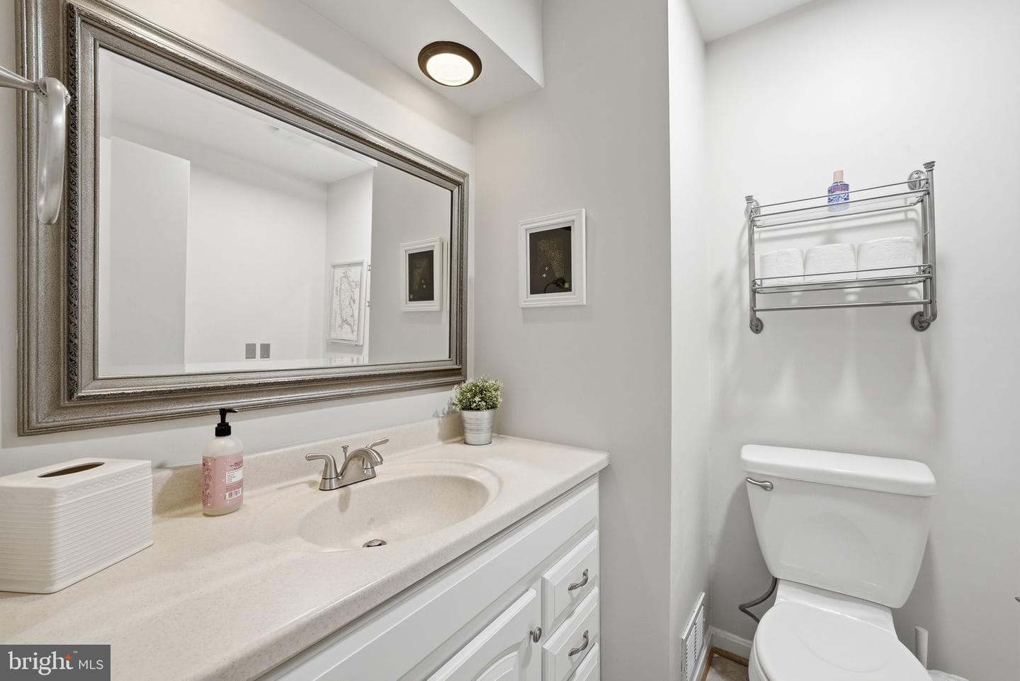 2111 Statute Lane photo 17