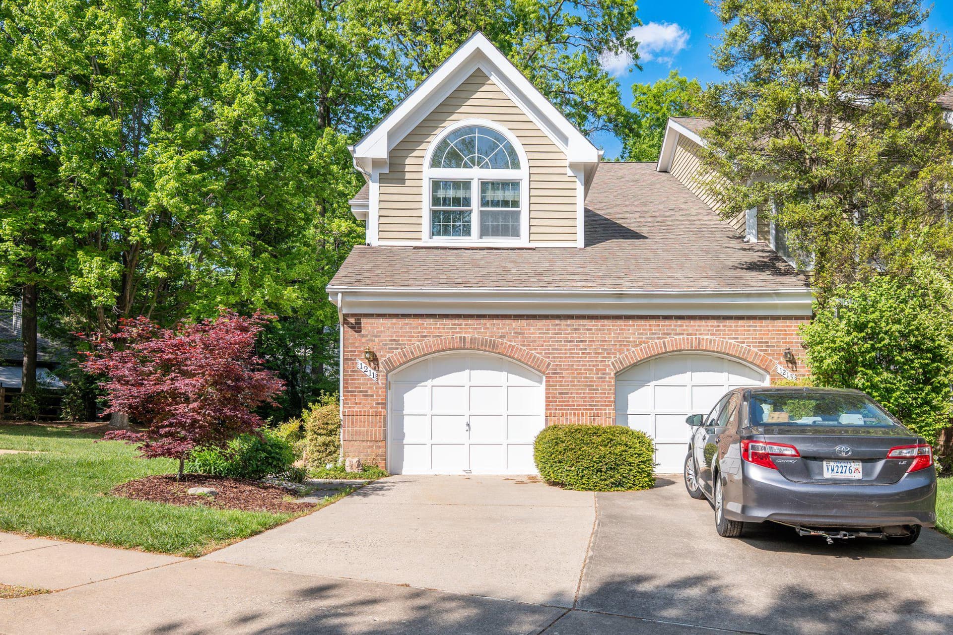 1211 Woodbrook Ct photo 2