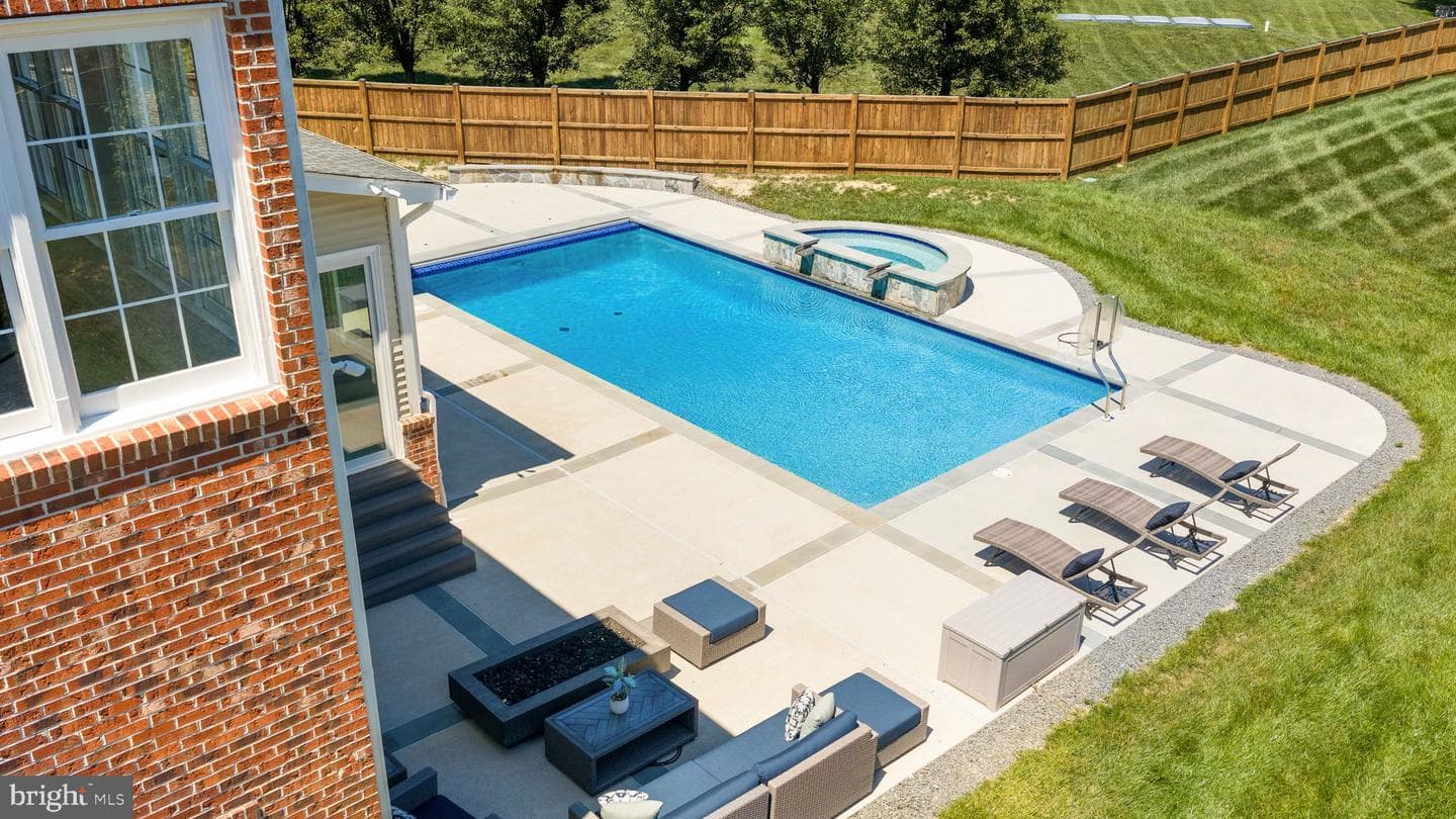9311 Occoquan Overlook Drive photo 7
