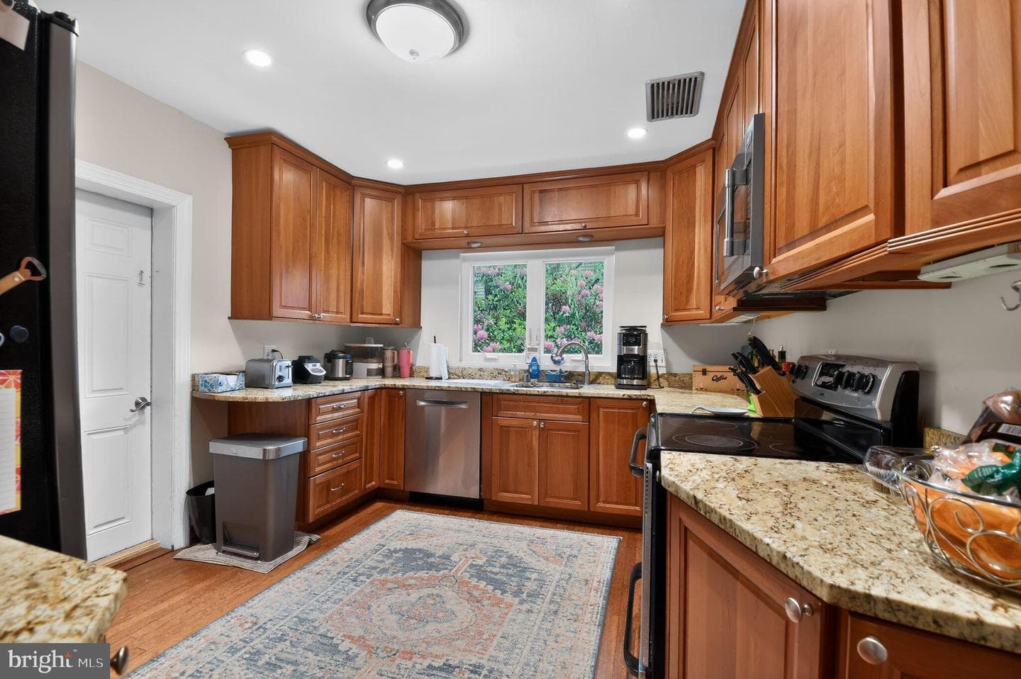 4429 Park photo 8