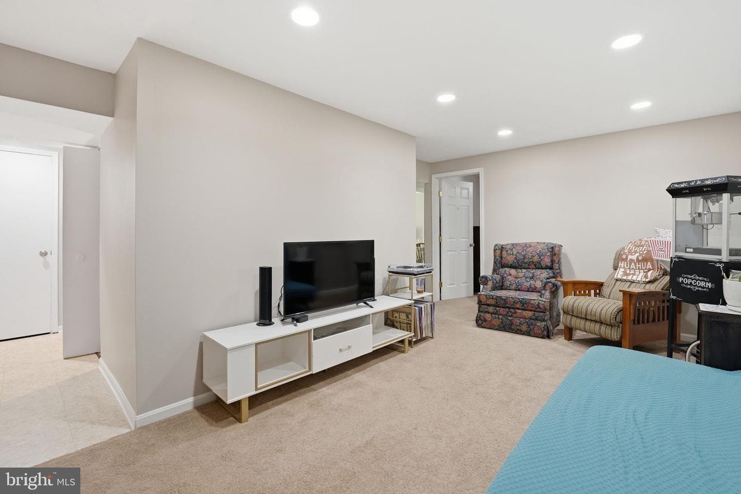 5947 Burnside Landing Drive photo 33