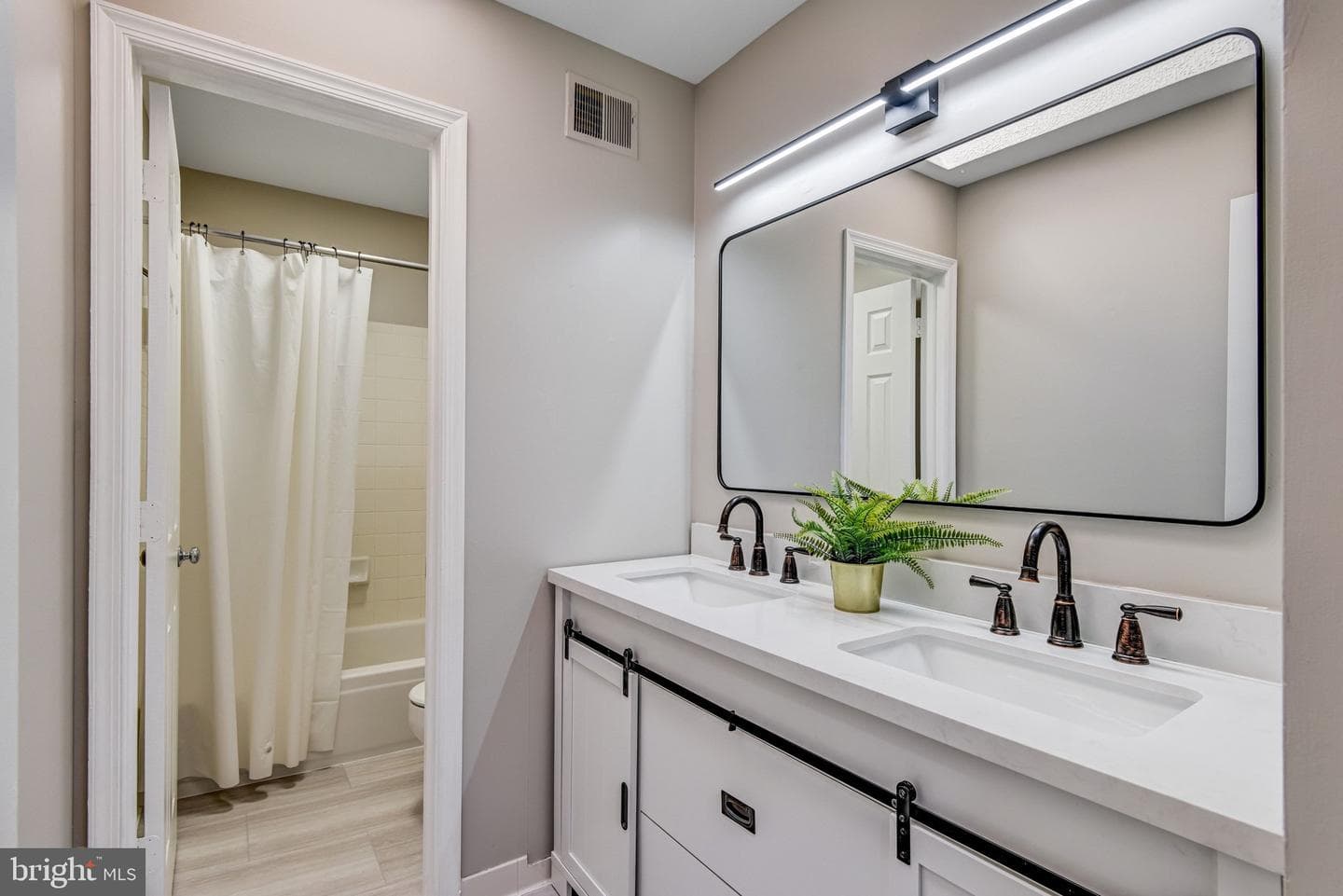 13608 British Manor Court photo 29