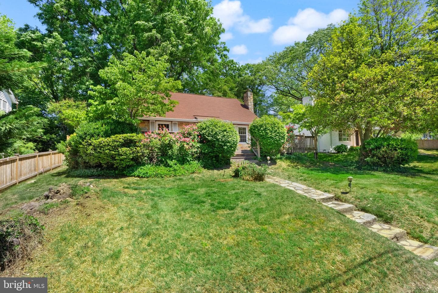 2602 Stone Hedge Dr photo 2