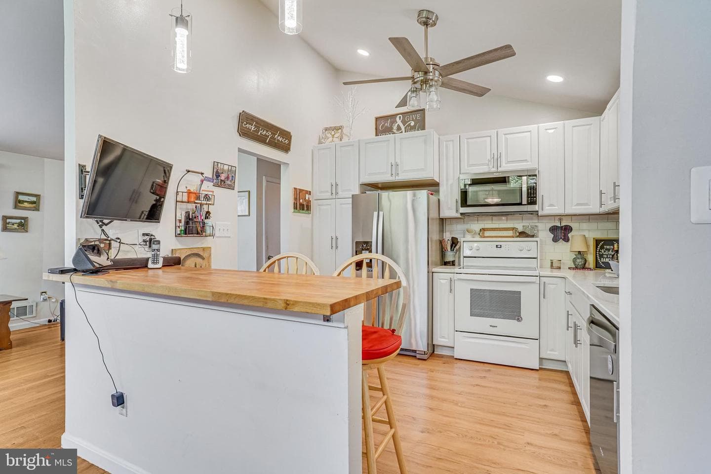 8622 Kenilworth Drive photo 10