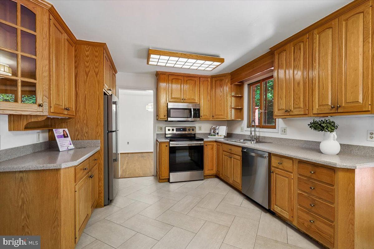 4945 Gainsborough Drive photo 20