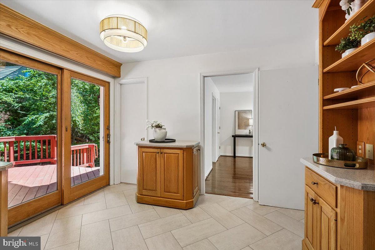 4945 Gainsborough Drive photo 22
