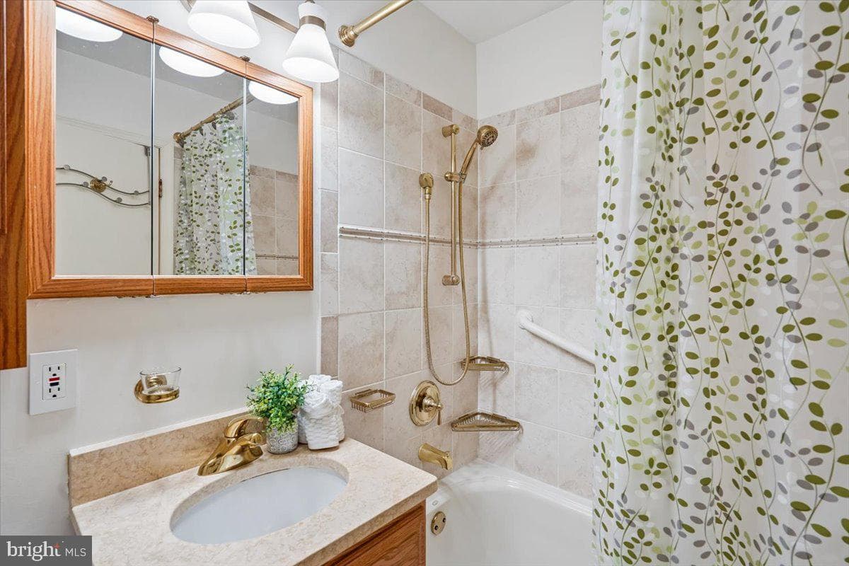 4945 Gainsborough Drive photo 40