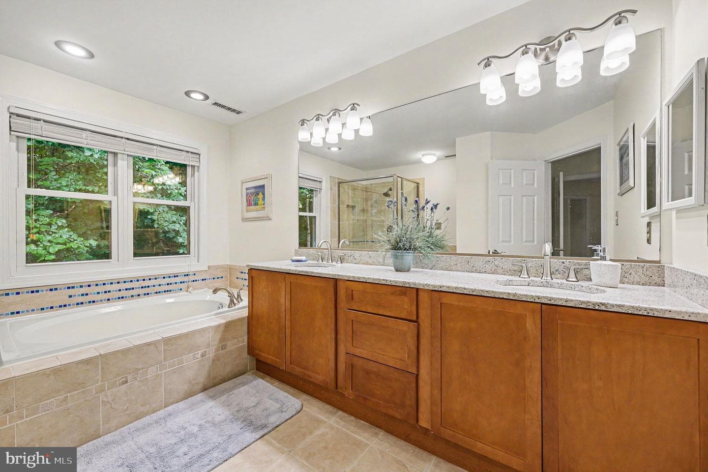 13704 Shelburne Street photo 11