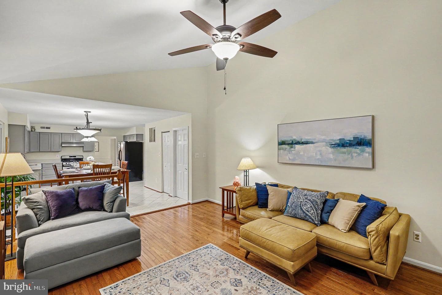 13704 Shelburne Street photo 5