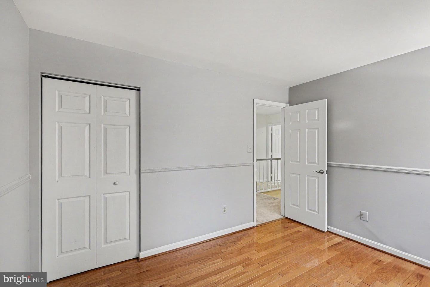 13704 Shelburne Street photo 7