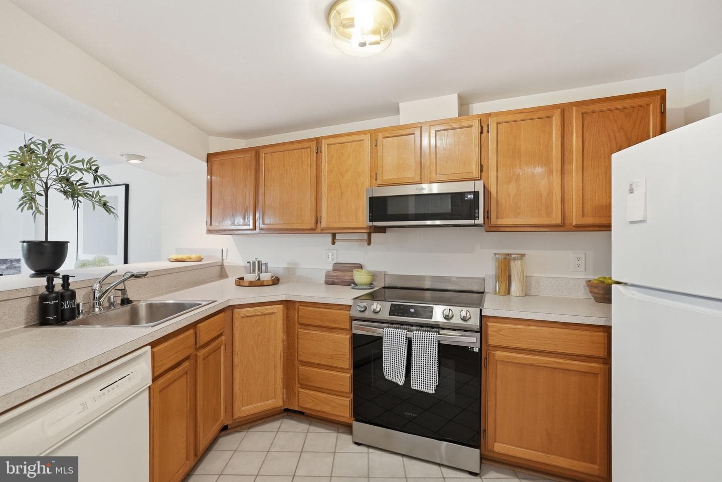 1686 Oaktree Court photo 6
