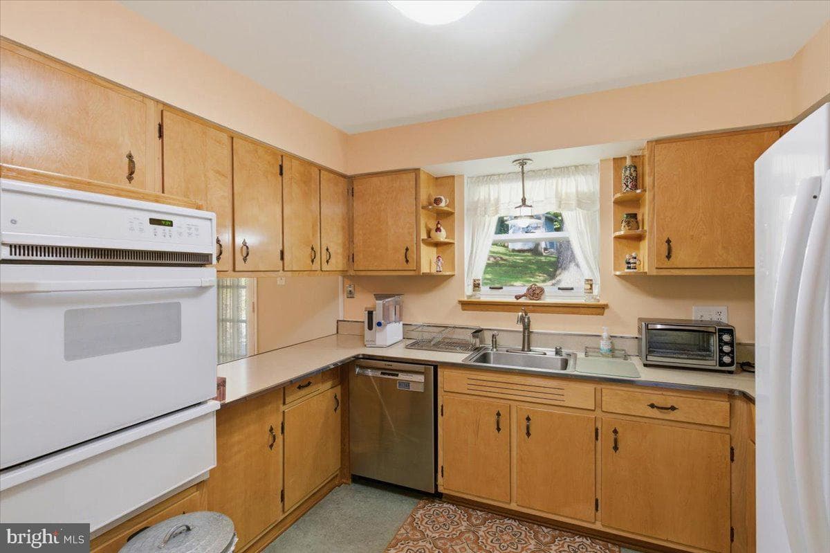 4703 Exeter Street photo 10