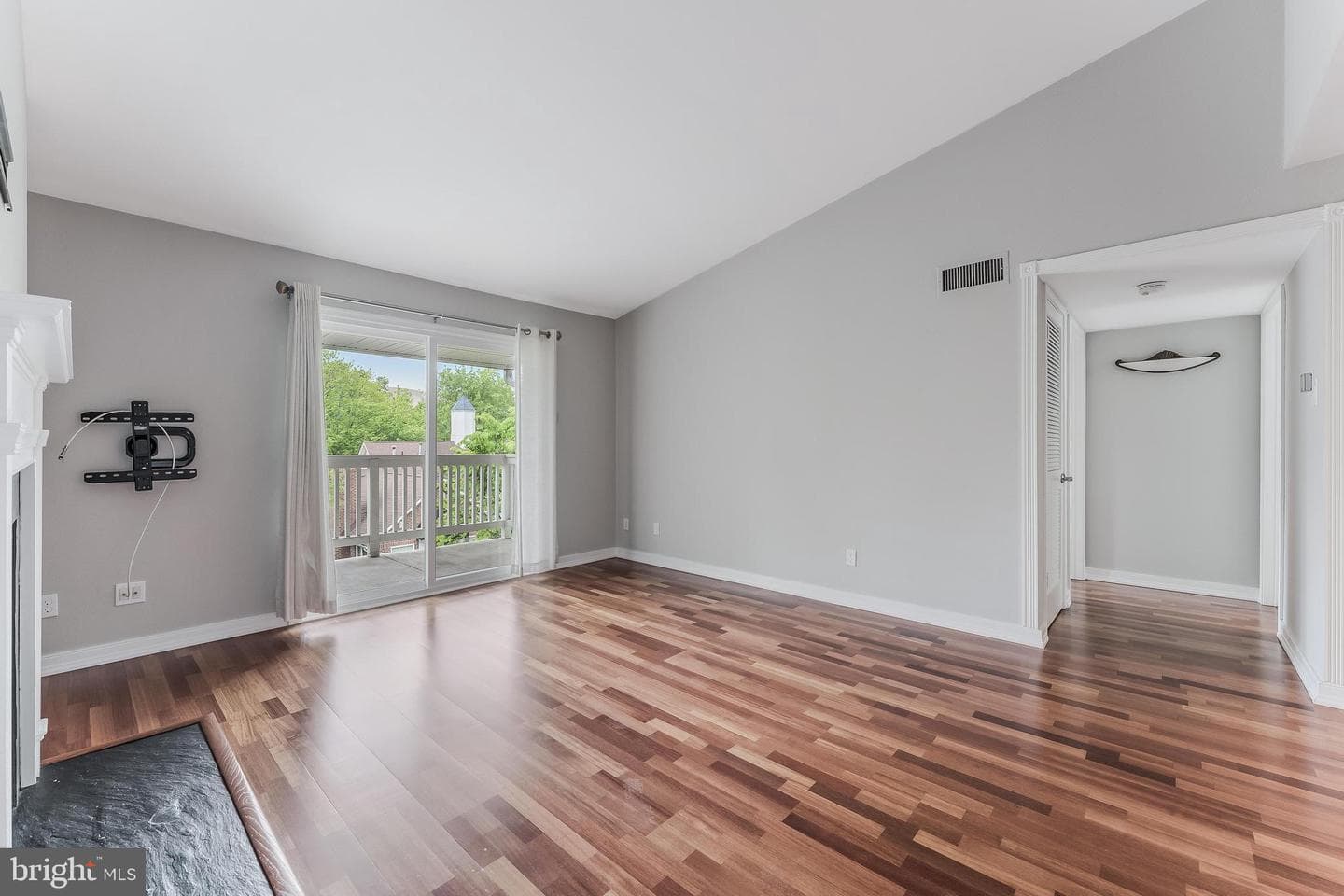 1532 Lincoln Way #301b photo 3