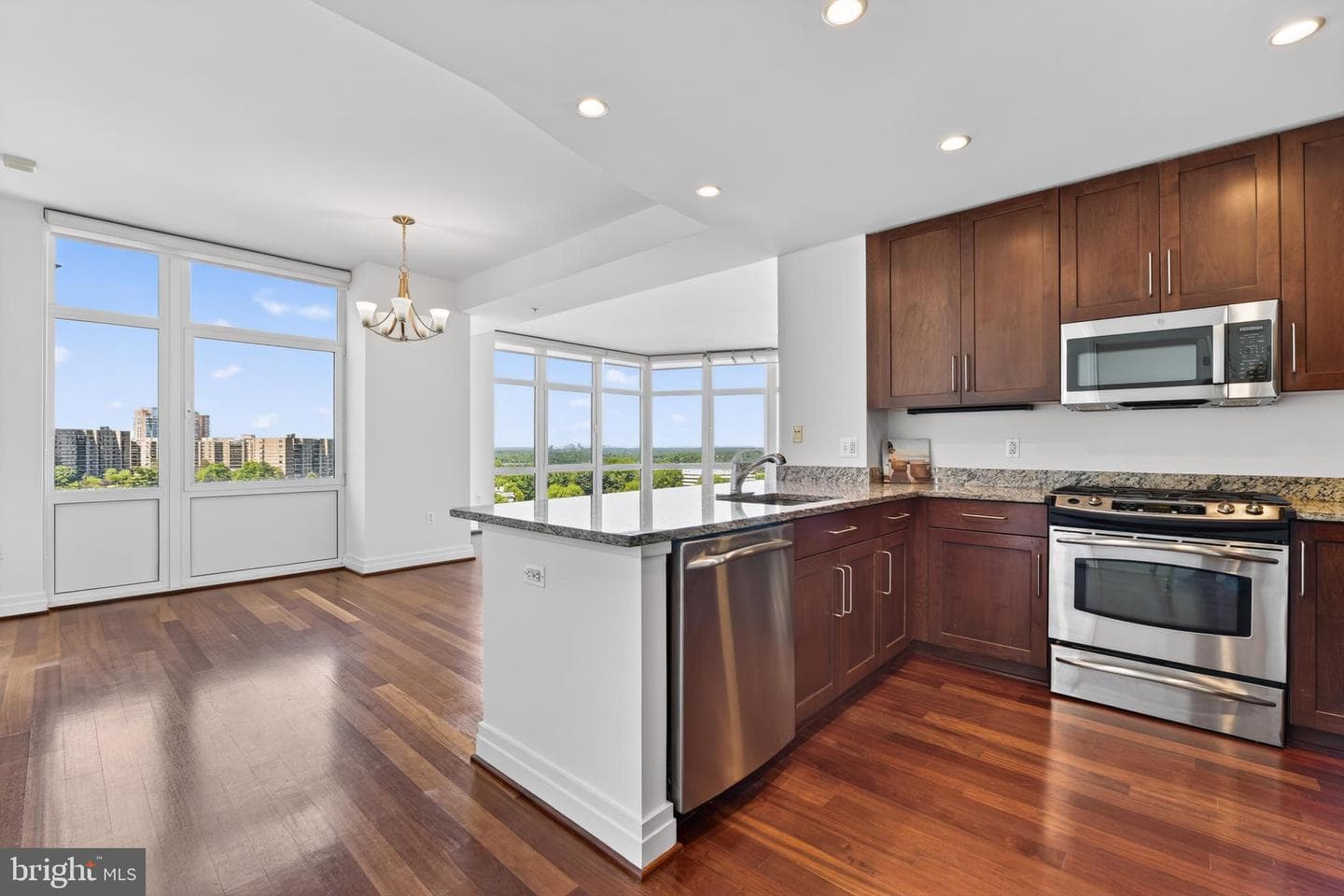 8220 Crestwood Heights #1517 photo 5