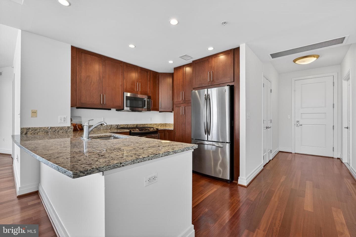 8220 Crestwood Heights #1517 photo 6