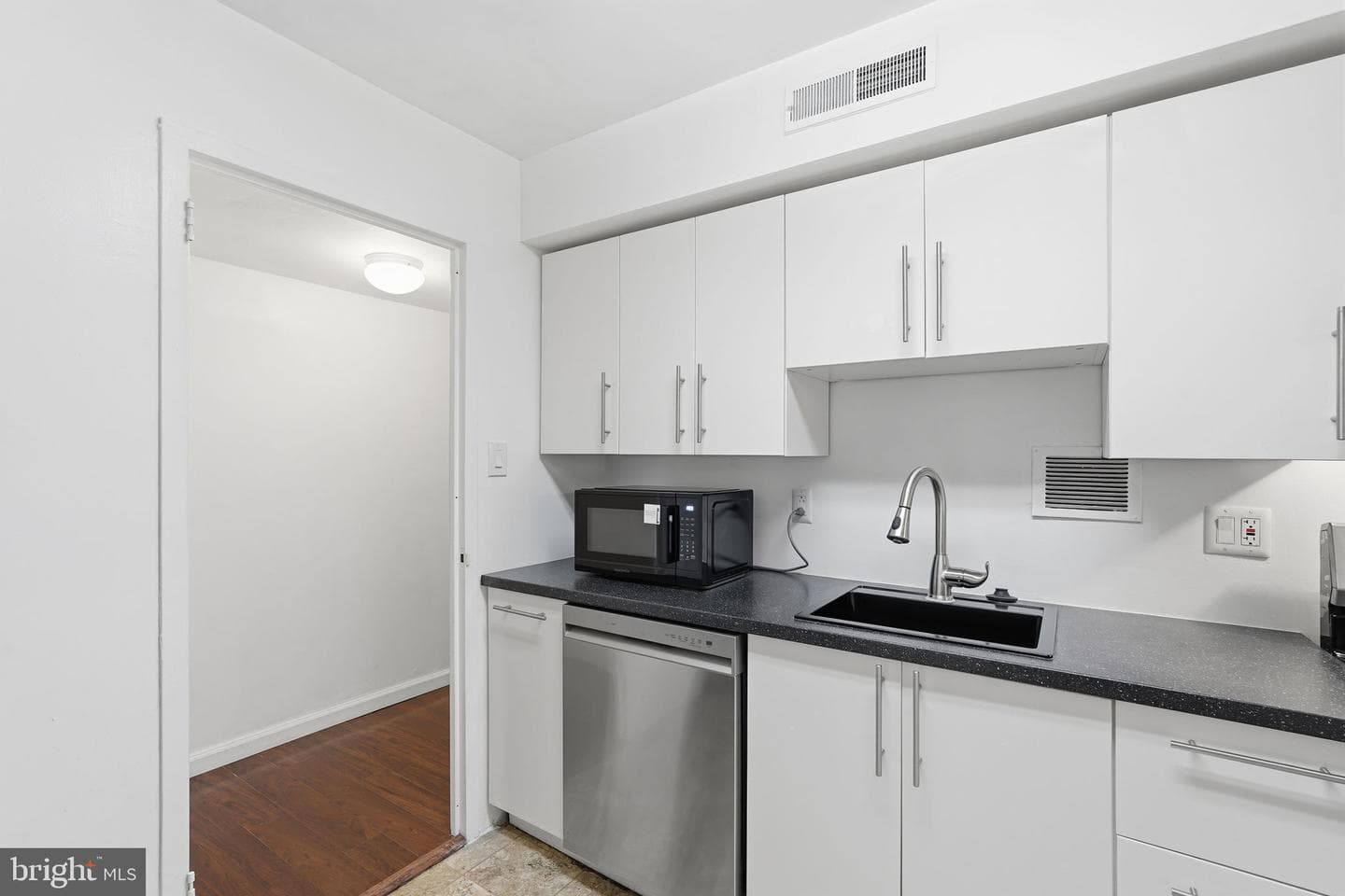 3101 S Manchester Street #315 photo 8