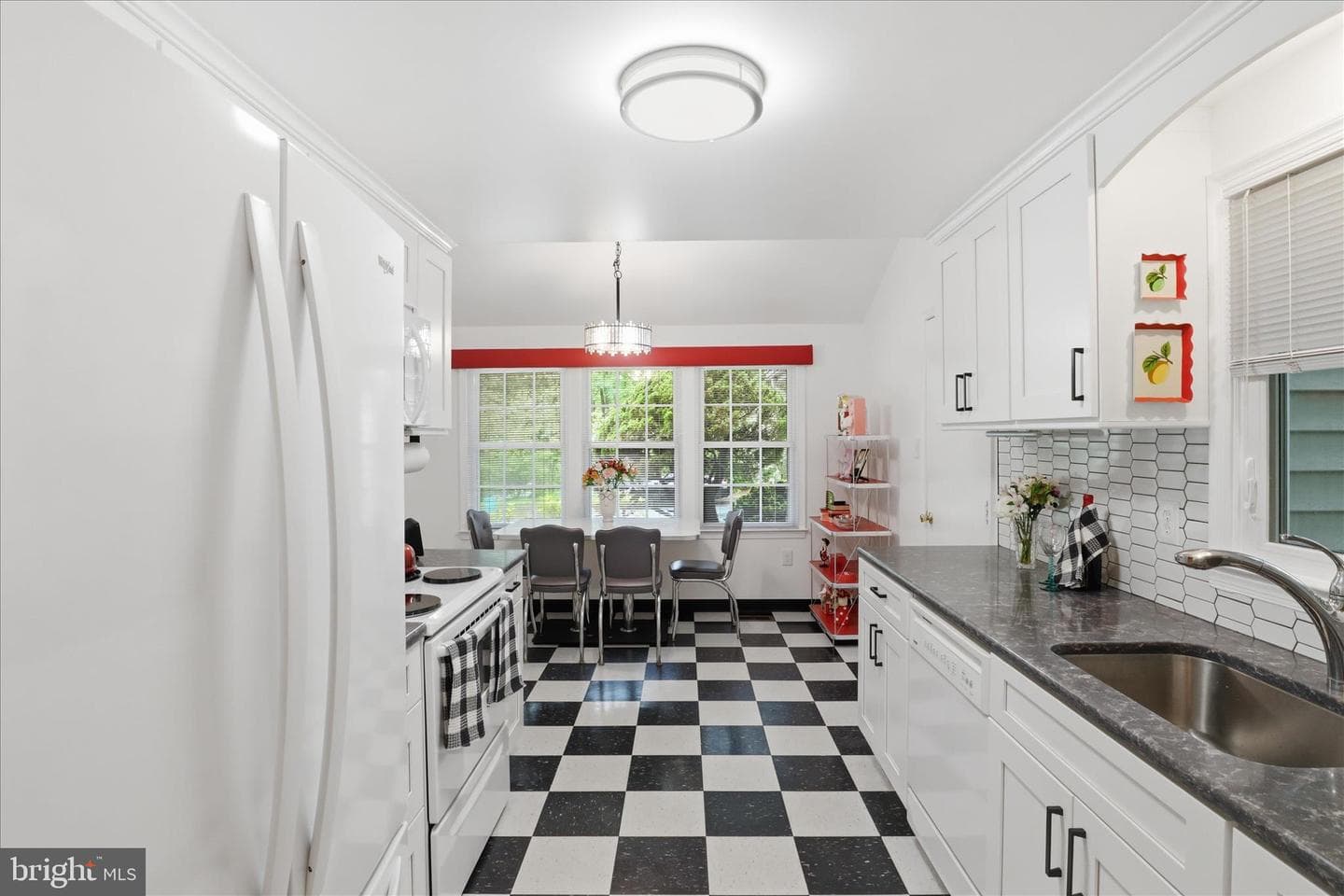 5967 New England Woods Drive photo 10