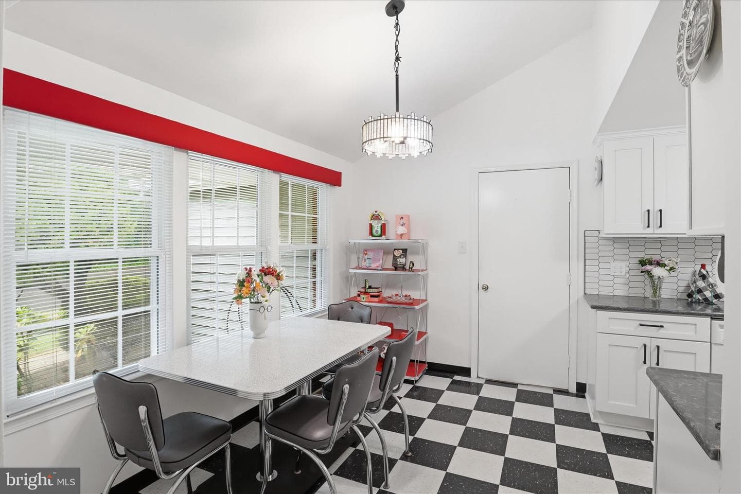 5967 New England Woods Drive photo 12