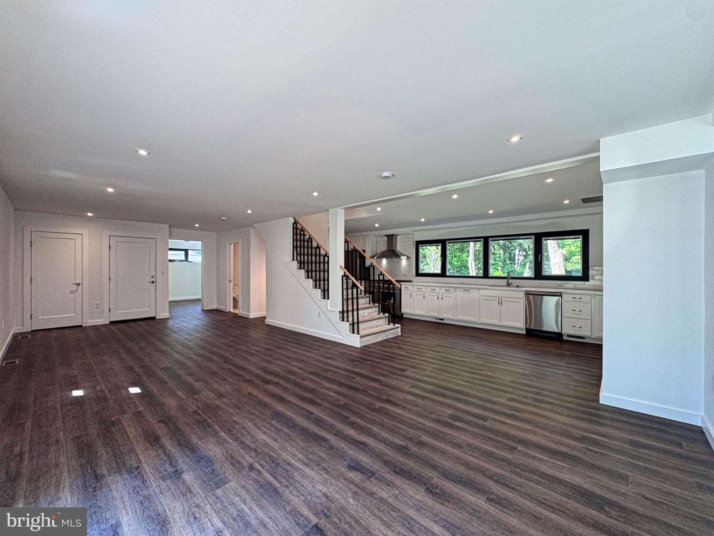7405 Sportsman Drive photo 12