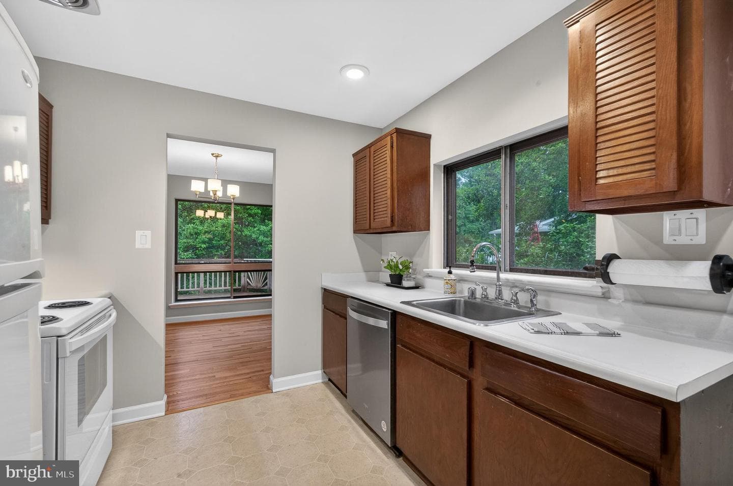 6333 Camilla Street photo 11