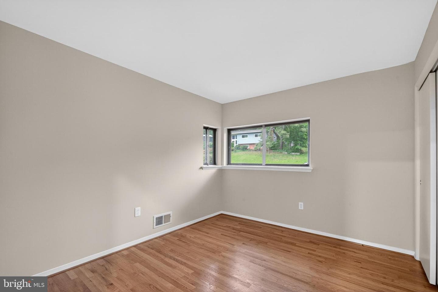6333 Camilla Street photo 17