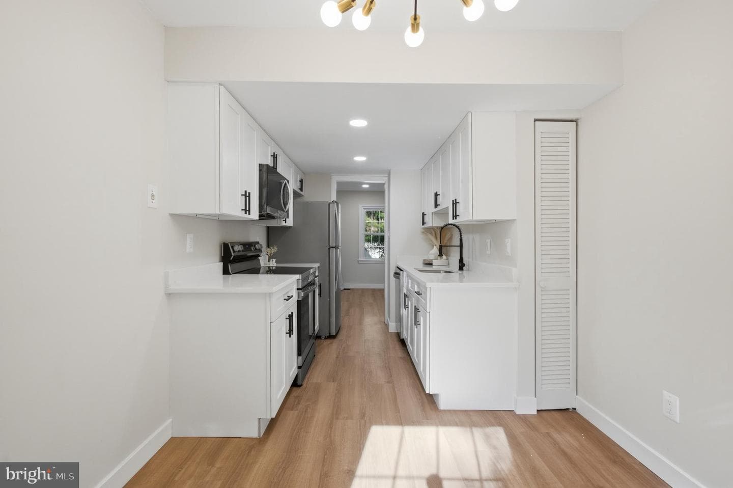 8575 Tyrolean Way photo 7