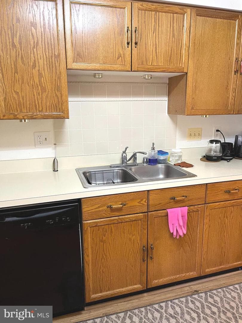 1106 Whitworth Court photo 14