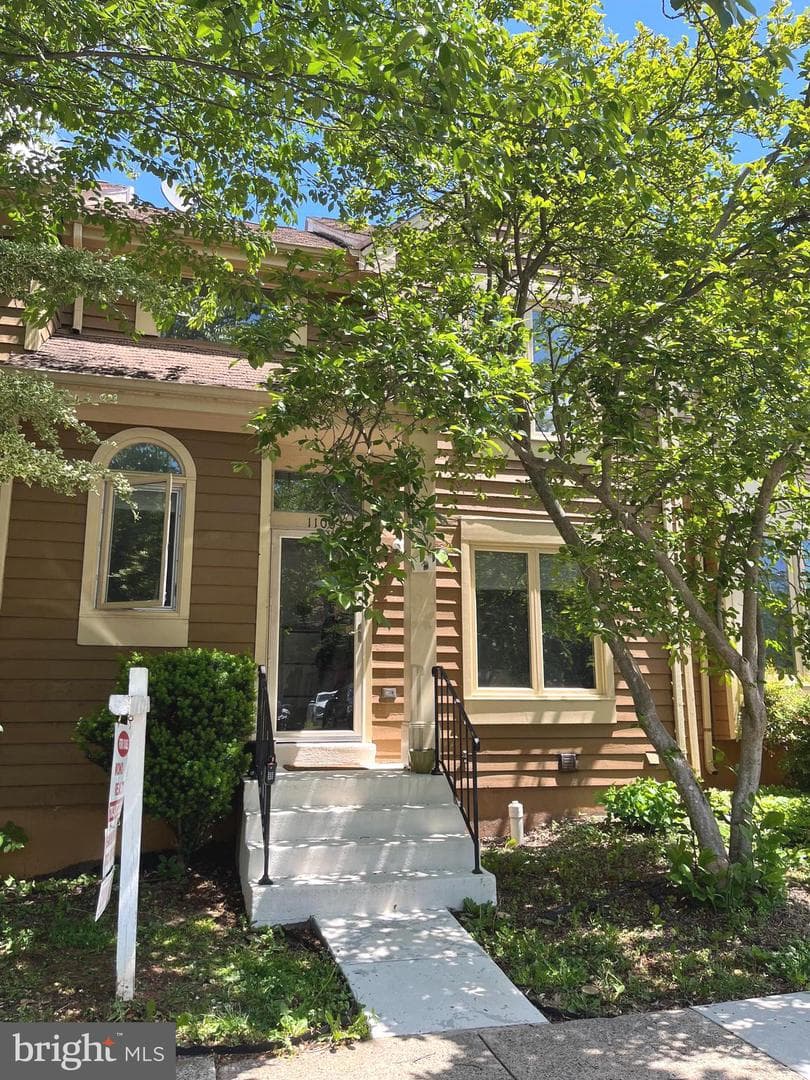 1106 Whitworth Court, Herndon