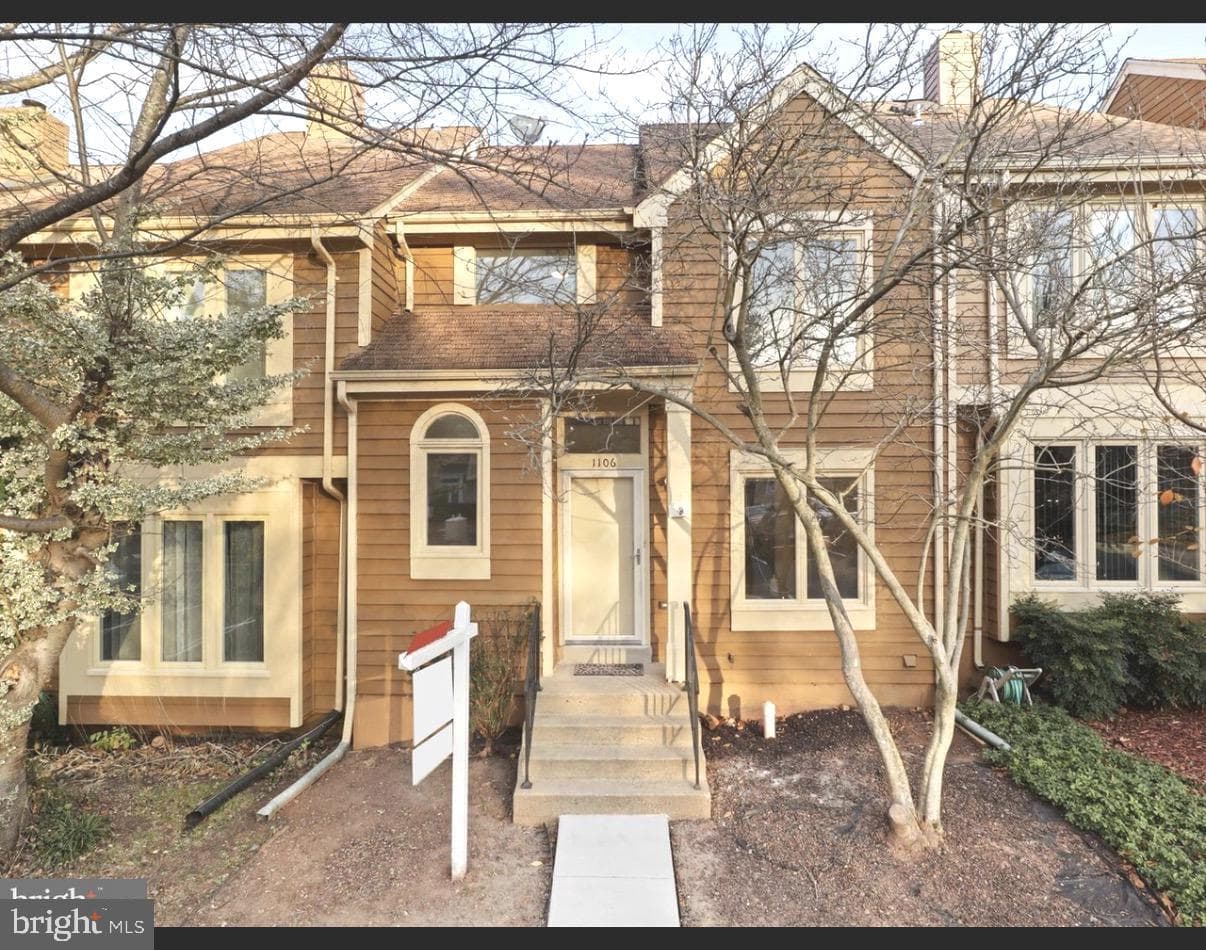 1106 Whitworth Court photo 4