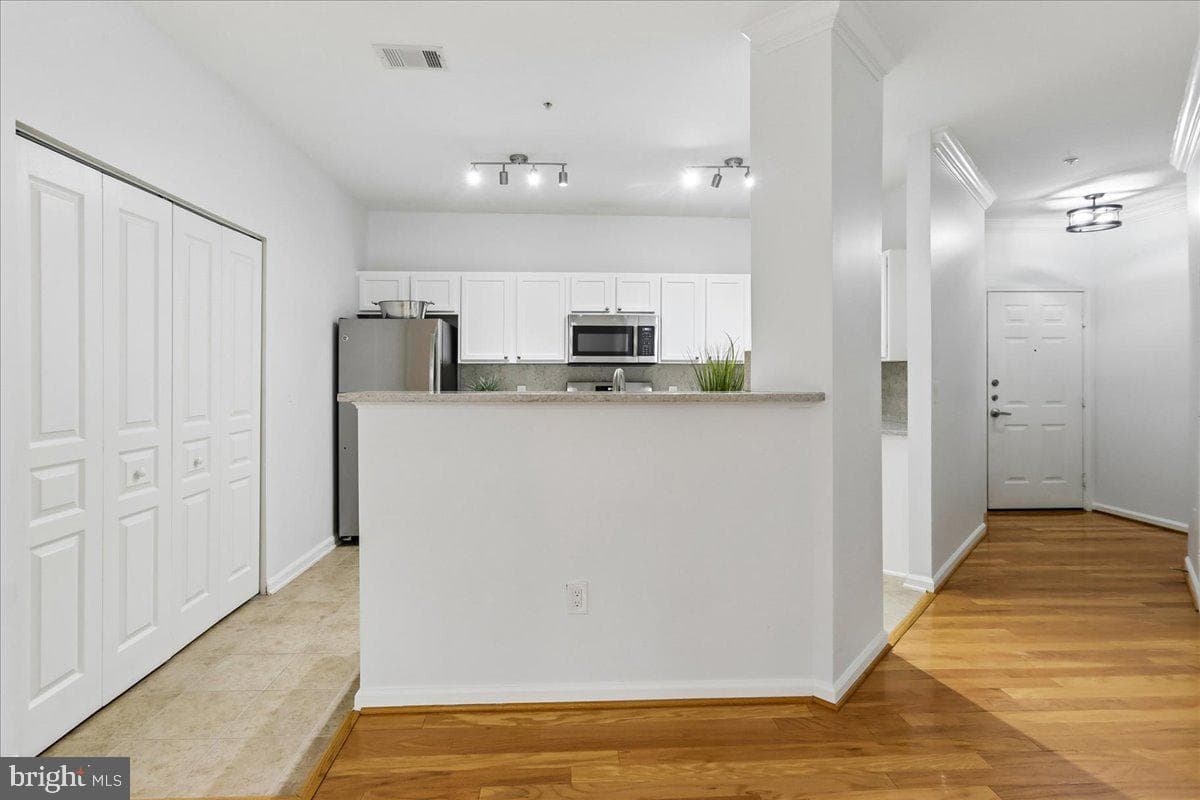 12000 Market Street #248 photo 4