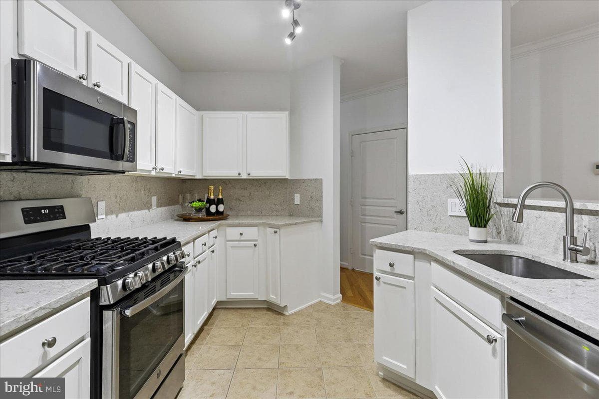 12000 Market Street #248 photo 5