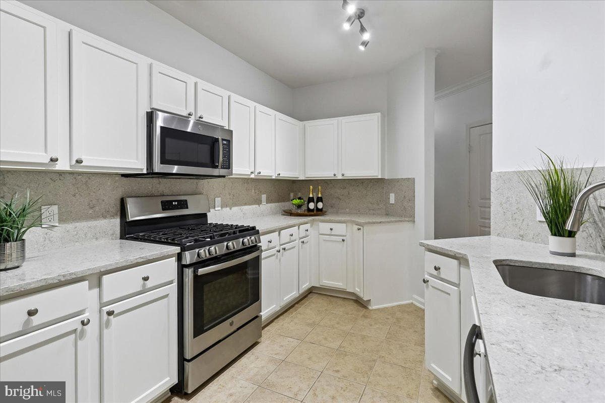 12000 Market Street #248 photo 6