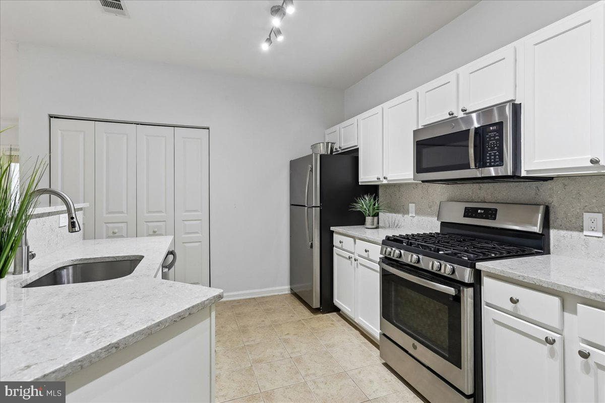 12000 Market Street #248 photo 8