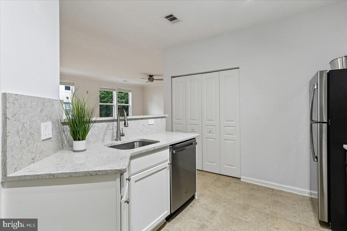 12000 Market Street #248 photo 9