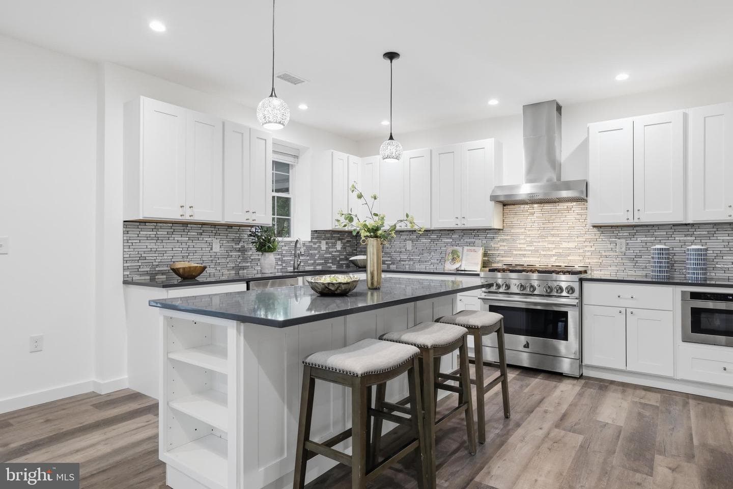 6925 Barrett Road photo 19