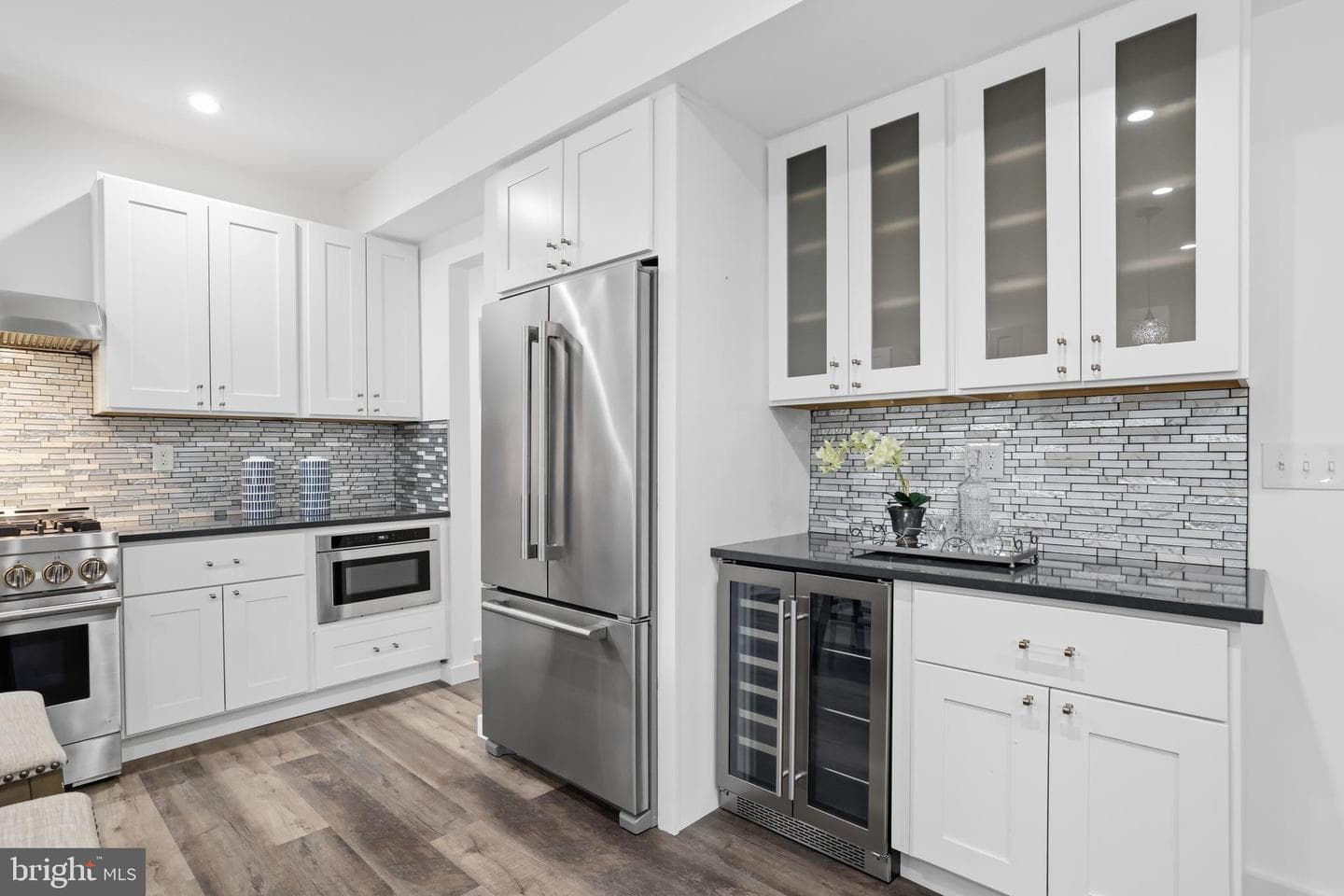 6925 Barrett Road photo 21