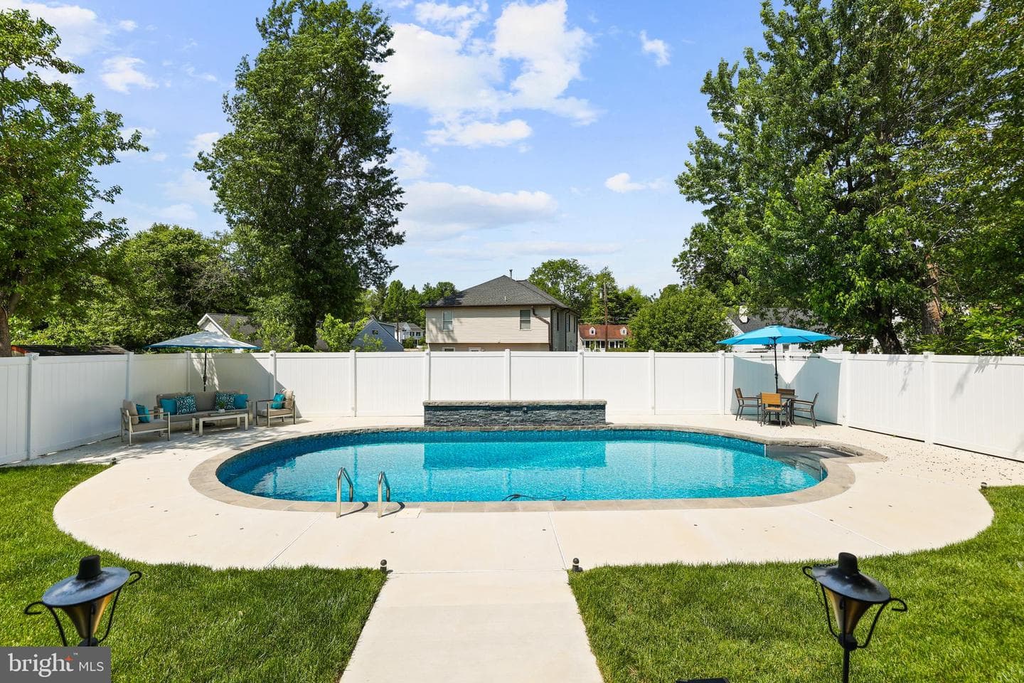 6925 Barrett Road photo 46