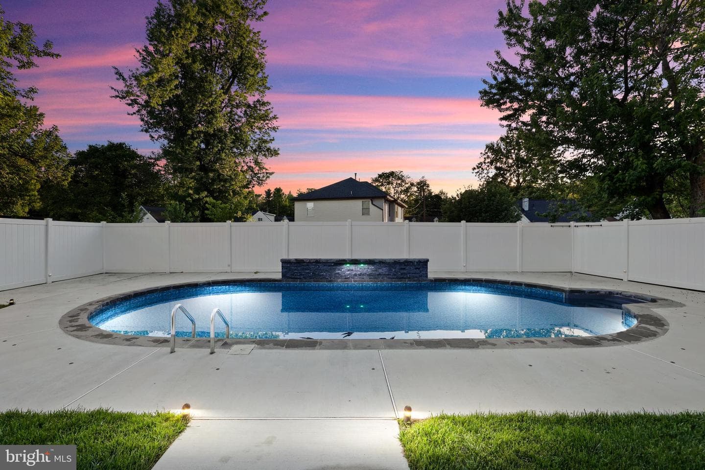 6925 Barrett Road photo 5