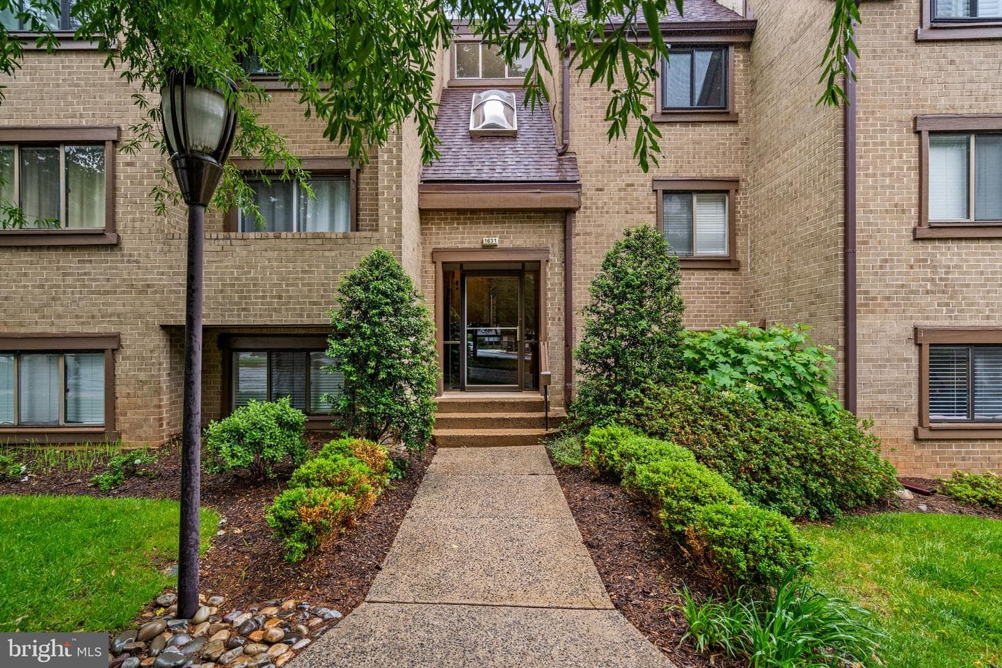 1631 Parkcrest Circle #8b/301, Reston