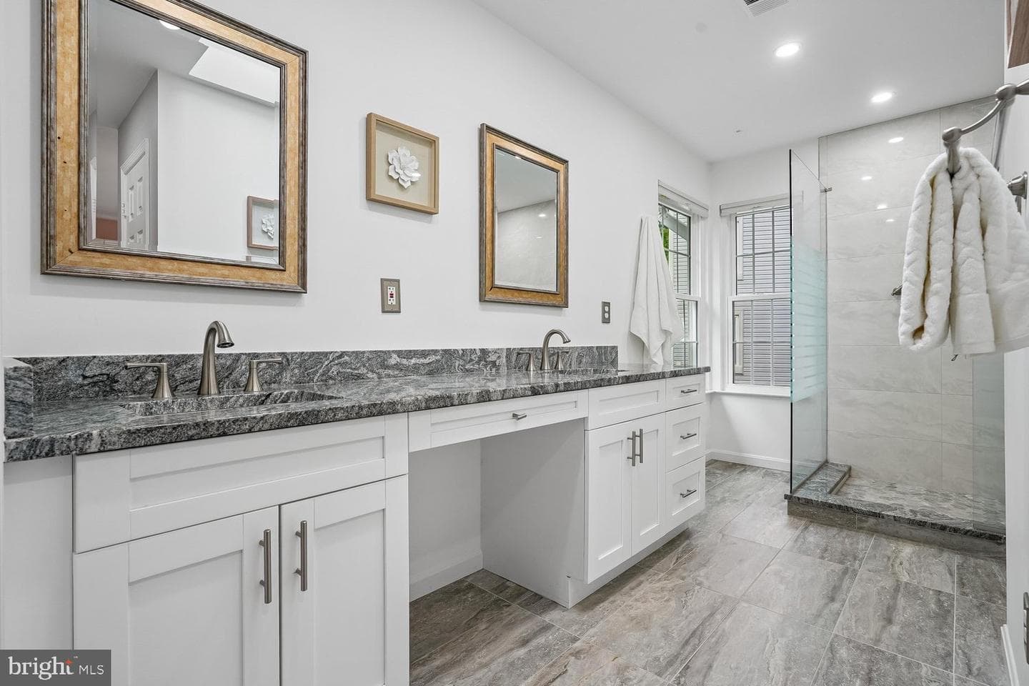 13484 Lake Shore photo 28