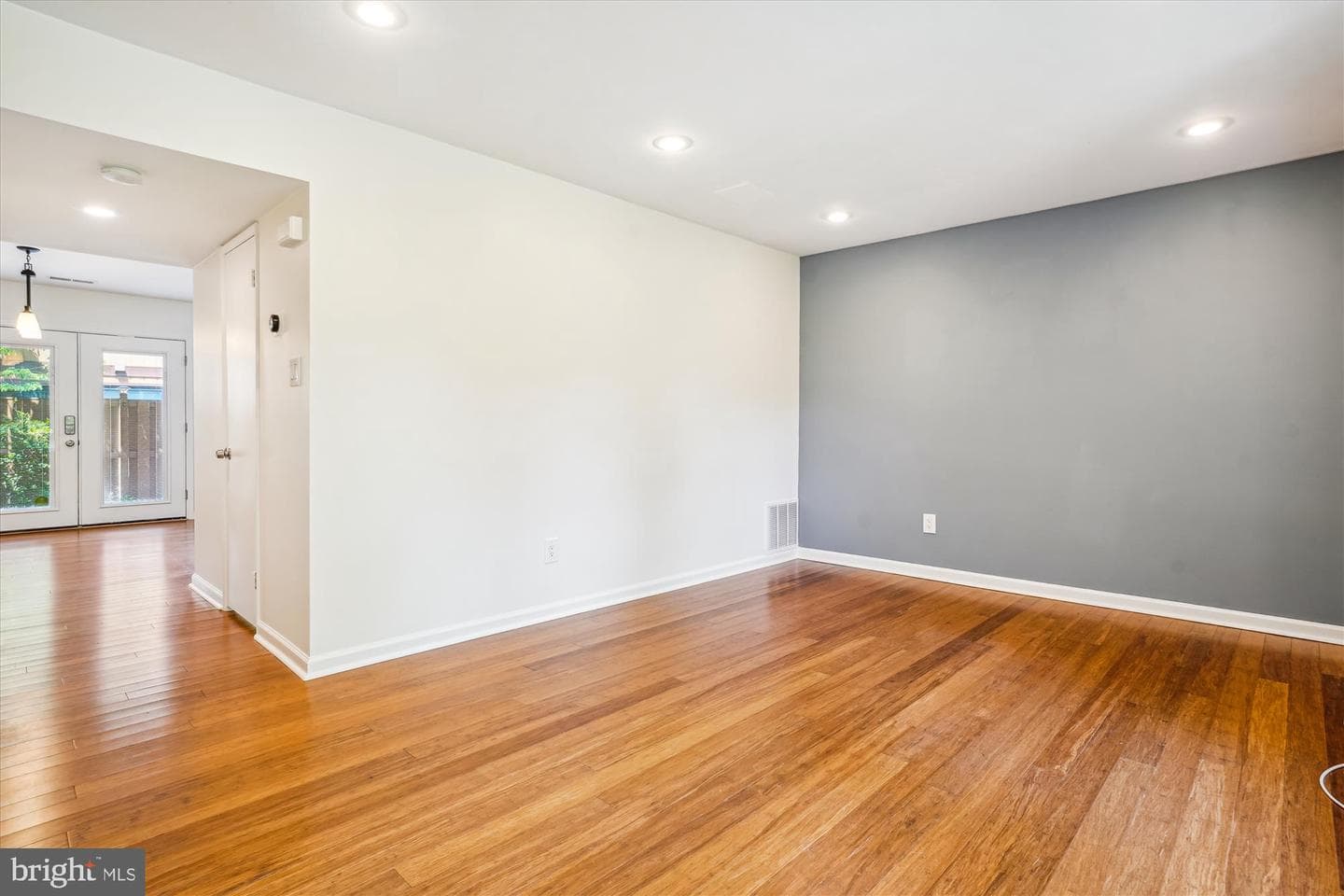 9082 Arlington Boulevard photo 7