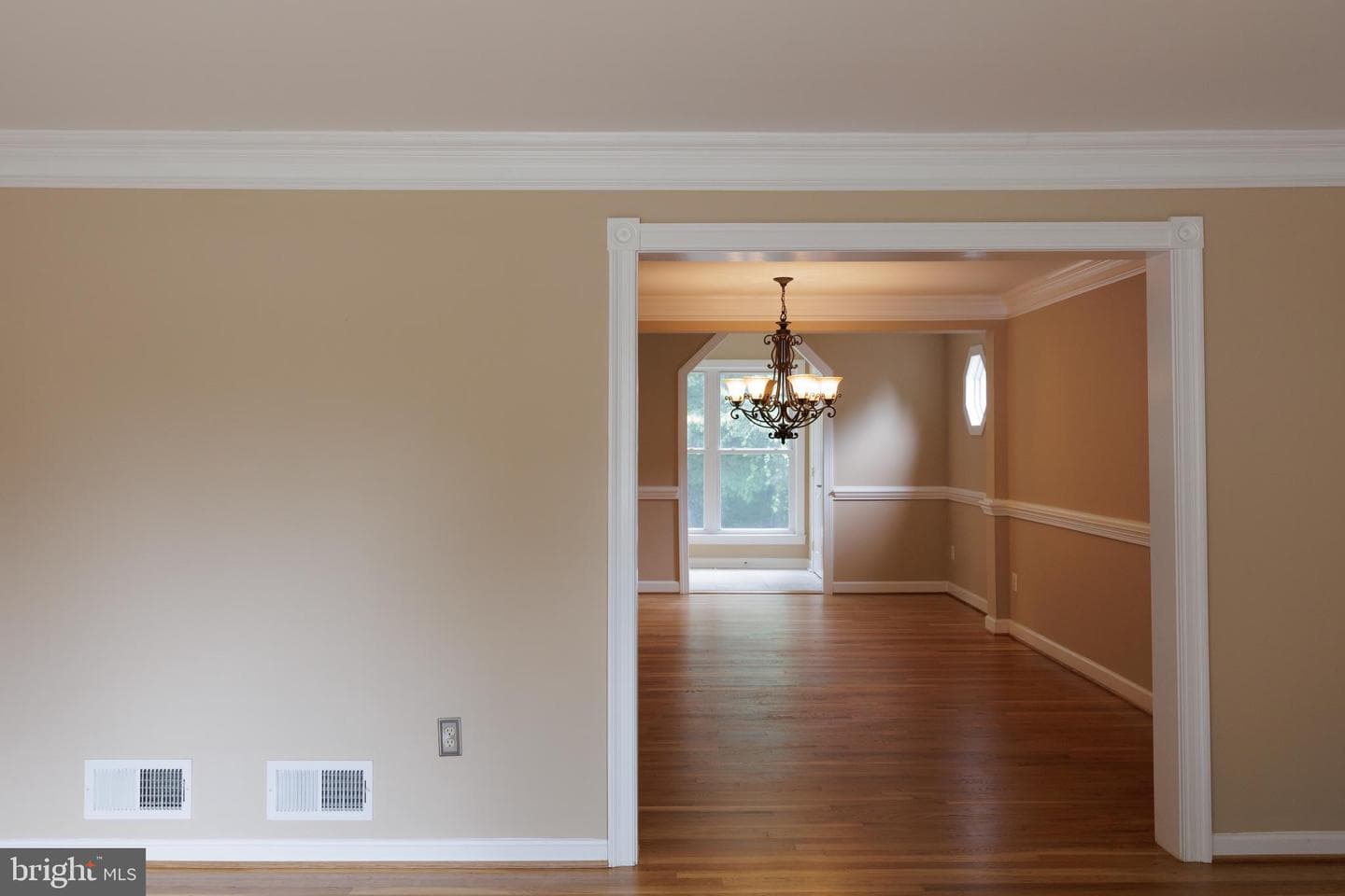 7740 Carrleigh Parkway photo 9
