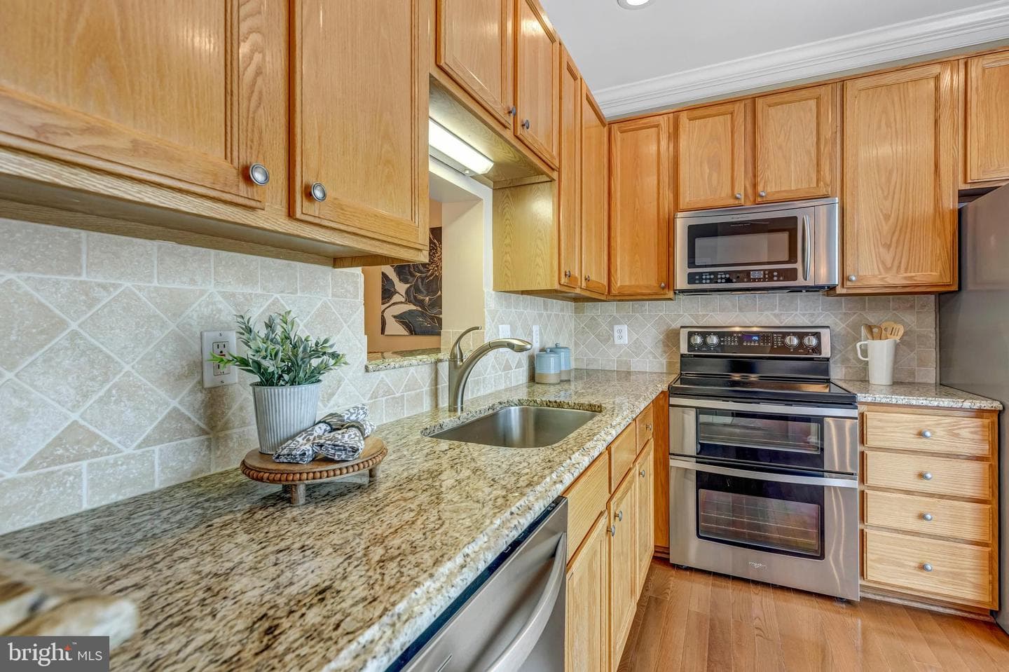 7706 Effingham Square photo 8