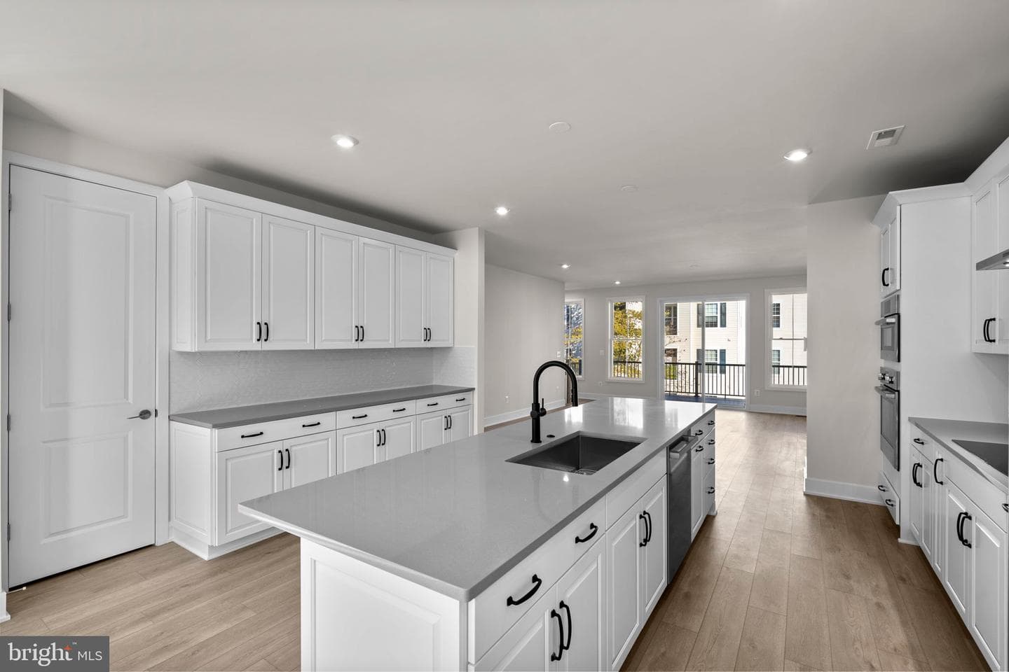 1 Aviation Place #taryn 24-F2 photo 5