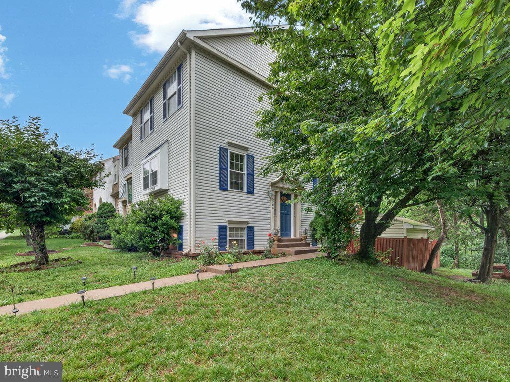 5700 Mason Bluff Drive, Burke