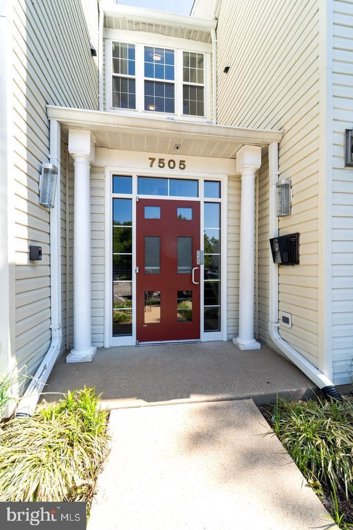 7505 Calderon Court #j, Alexandria