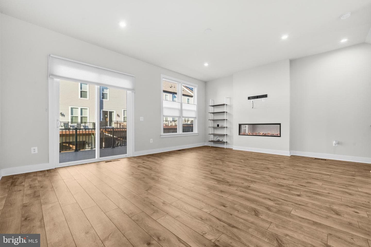 2433 Liberty Loop photo 6